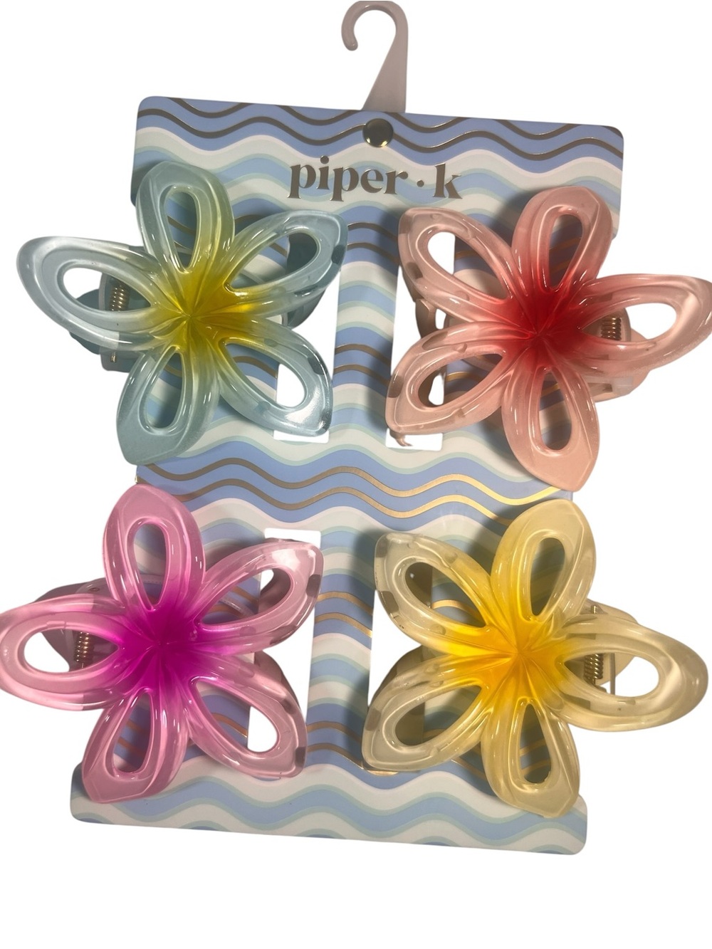 Piper K Set of 4 Beautiful Flower clips. Plastic New. Large. Green, Yellow, Pink